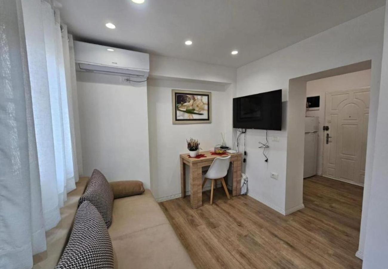 Ferienwohnung Kalpazo Myslym Shyri Tirana Exterior foto